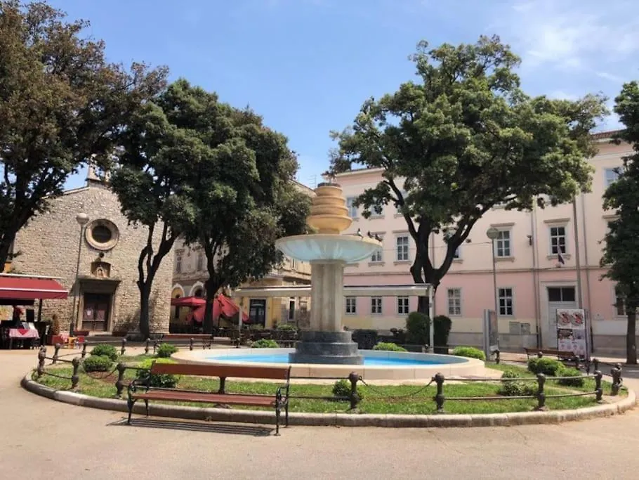 Lovely Apartment In The Heart Of Pula contacts